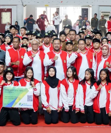 Lepas 187 Atlet ke POPDA dan PEPARPEDA Jatim 2026, Gresik Bidik Prestasi Lebih Tinggi 1 1793088368 bupati gresik lepas 187 atlet dan ofisial kontingen popda xv dan peparpeda iii jatim 2026 orUlS6 750x536 1