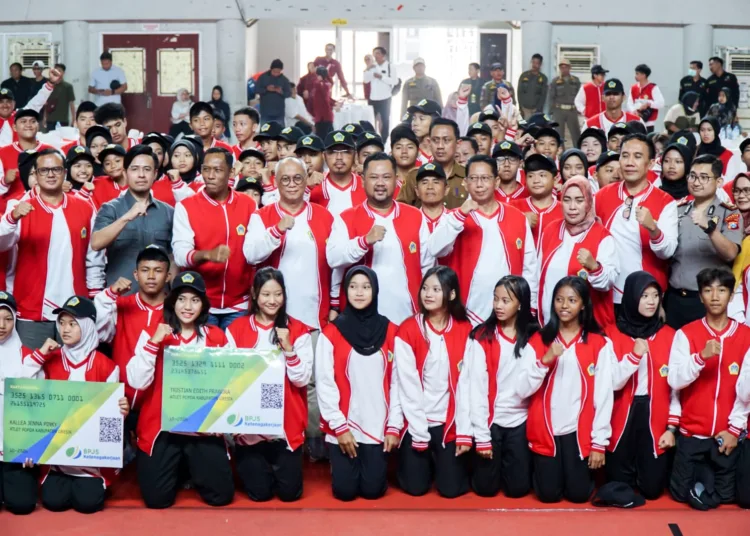 1793088368 bupati gresik lepas 187 atlet dan ofisial kontingen popda xv dan peparpeda iii jatim 2026 orUlS6 750x536 1