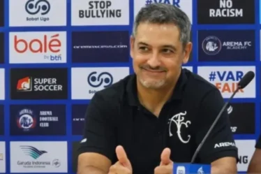 Arema siapkan taktik redam lini serang Bhayangkara 750x536 1