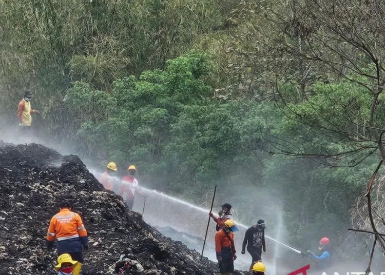 Pemkot Malang minta kepolisian selidiki kebakaran TPA Supit Urang 750x536 1