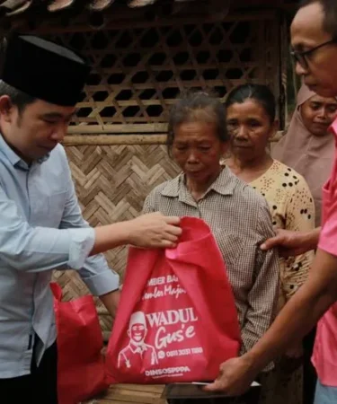 bupati jember gus fawait serahkan bantuan sembako 750x536 1