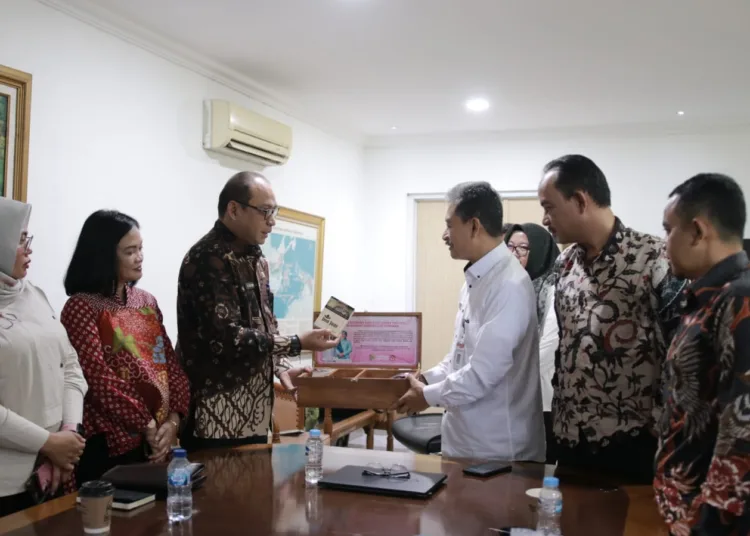 Pemkab Jember ke Kemendagri Konsolidasi Strategi Pengentasan Kemiskinan 1 jember 1 750x536 1